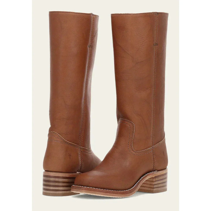 Stivali da donna marroni, alti, stile western. Pelle morbida, tacco blocco e punta quadrata per comfort.