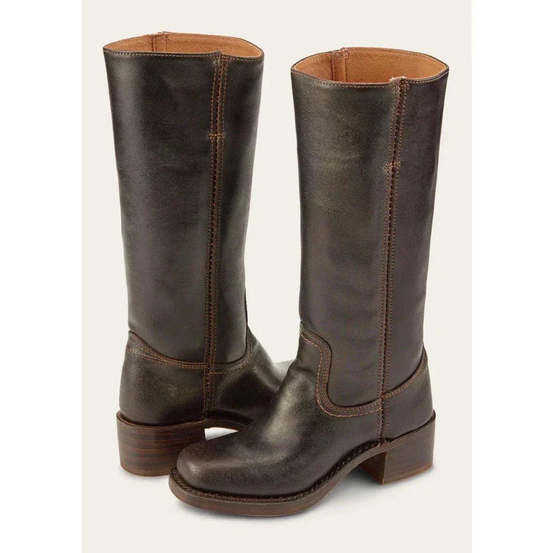 Unico paio di stivali alti neri da donna. Stile cowboy, in pelle, punta quadrata e tacco blocco di tendenza.
