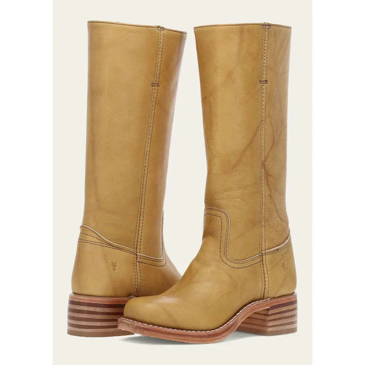 Stivali eleganti da donna, alti, in pelle nera. Stile cowboy, punta quadrata e tacco blocco per look moderno.