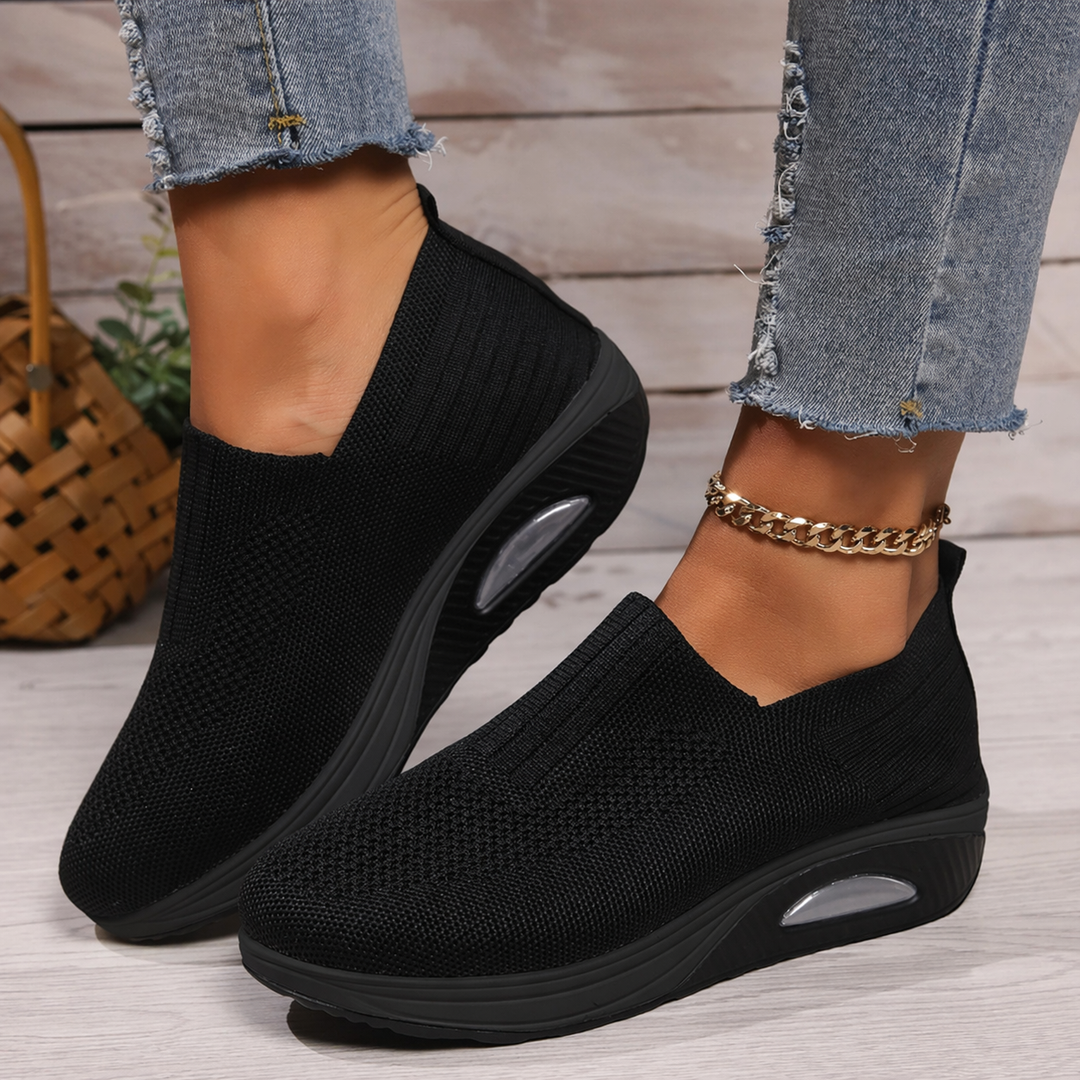 Sneakers slip-on da donna con suola ammortizzata, ideali per comfort e stile casual. Facili da indossare.