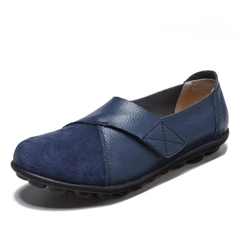 Mocassini donna in pelle morbida, slip-on, perfetti per passeggio e comfort con supporto plantare.