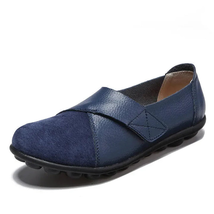 Mocassini donna in pelle morbida, slip-on, perfetti per passeggio e comfort con supporto plantare.