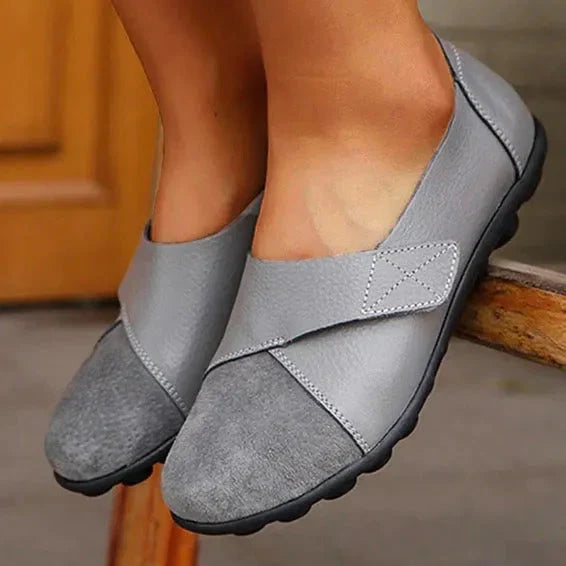 Mocassini donna in pelle, slip-on ergonomici con supporto plantare, ideali per comfort quotidiano.