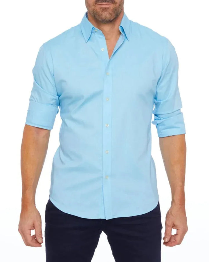 Camicia classica uomo azzurra, maniche lunghe, facile da abbinare per un look elegante o casual.