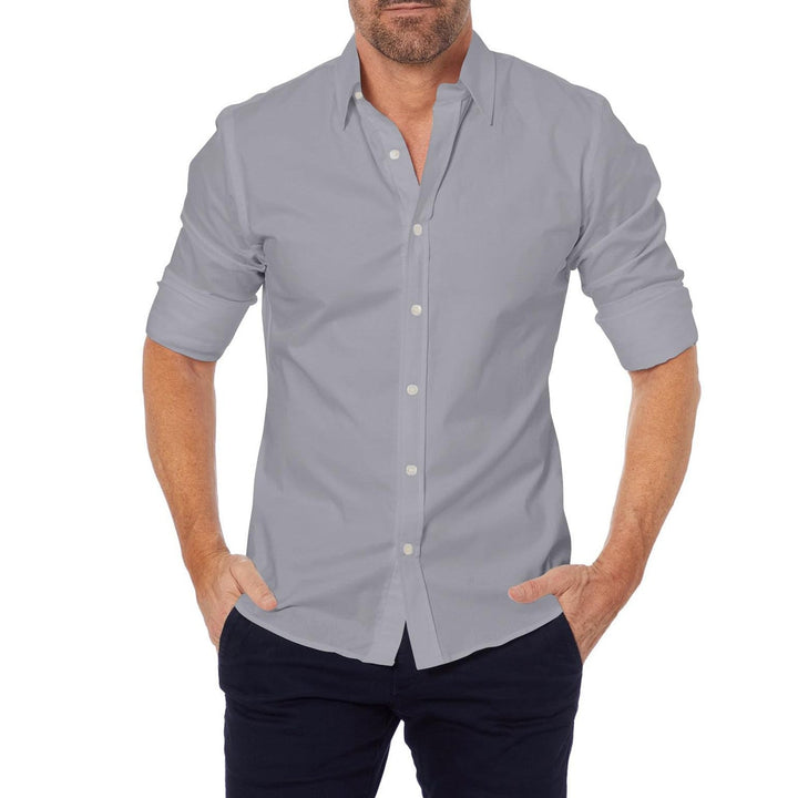 Camicia elegante uomo con bottoni e polsini curati, maniche lunghe, design versatile per outfit.