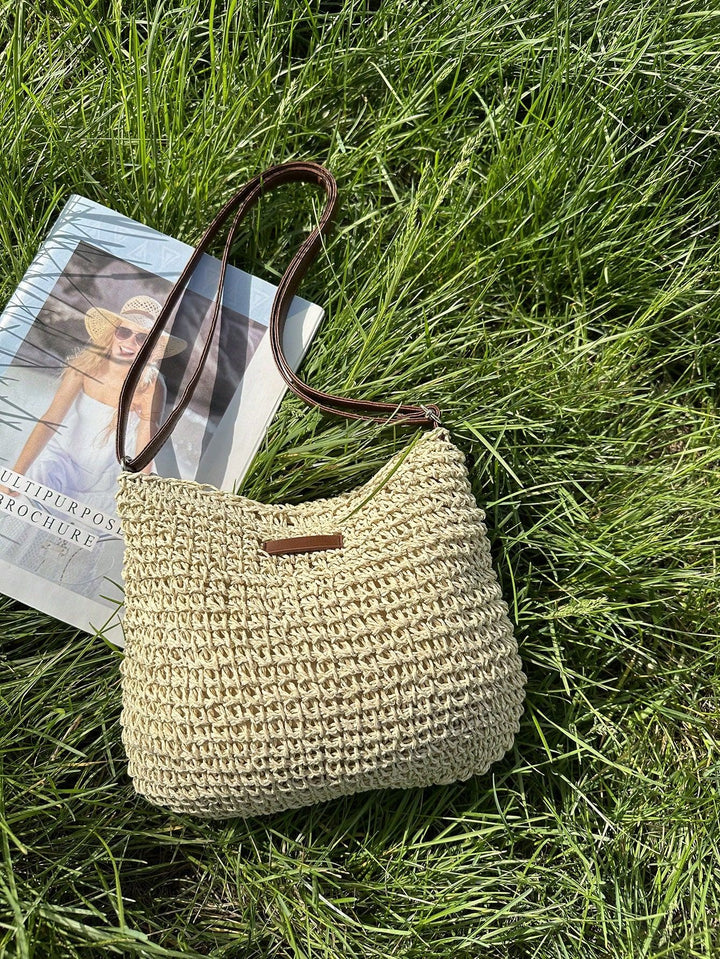 Borsa artigianale in paglia intrecciata per donna, accessorio estivo essenziale per la moda spiaggia.