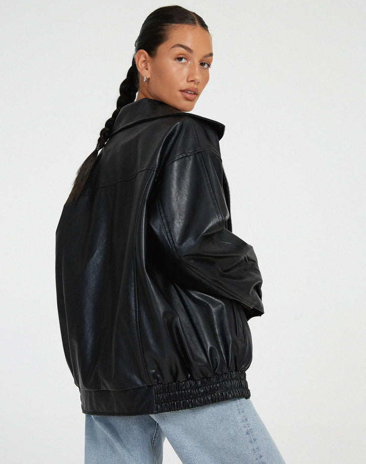 Capospalla femminile oversize con zip, ideale per un look versatile e alla moda autunno/inverno.
