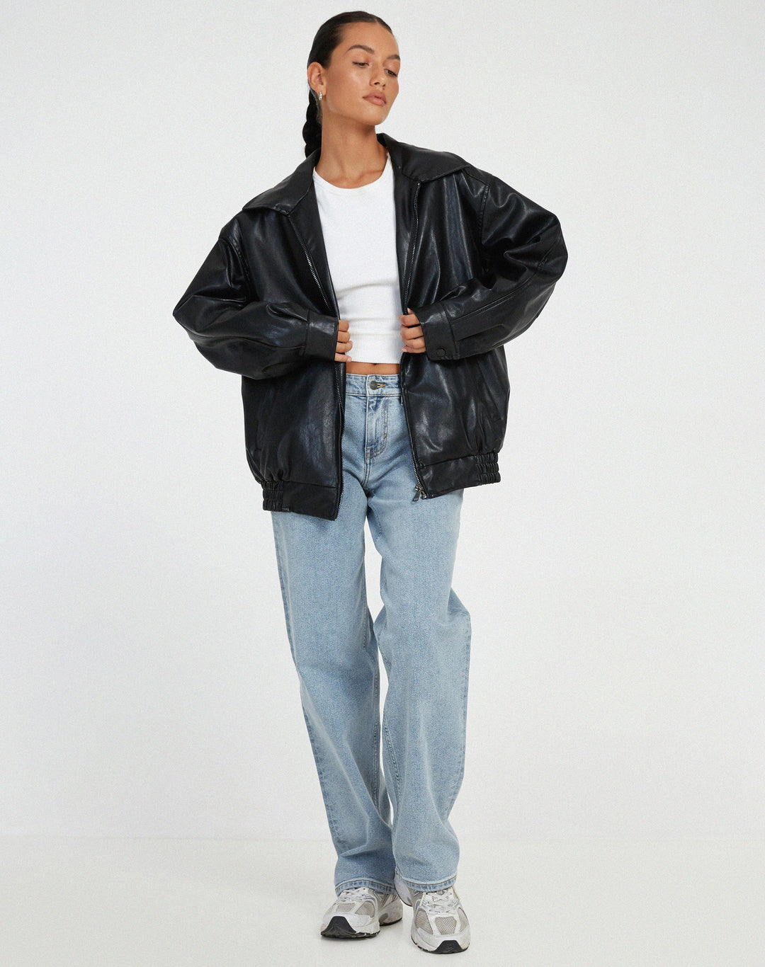 Capospalla donna audace, giacca oversize con zip per un look moderno e confortevole in ogni stagione.