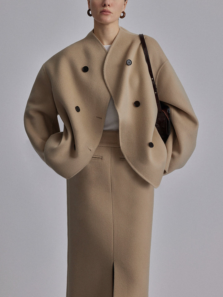 Giacca oversize donna con maniche lunghe e bottoni. Un capo casual chic, ideale per la moda autunno-primavera.