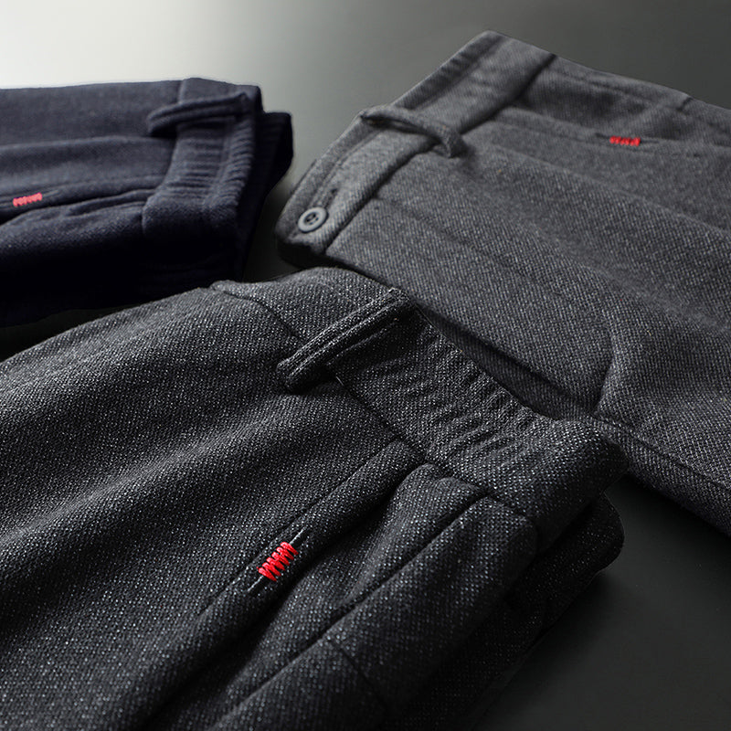 Pantaloni slim fit uomo eleganti, con taglio sartoriale per un comfort ottimale, perfetti per tutto l'anno.