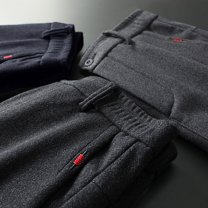 Pantaloni slim fit uomo eleganti, con taglio sartoriale per un comfort ottimale, perfetti per tutto l'anno.