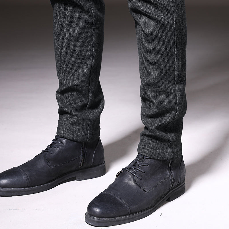 Pantaloni uomo eleganti slim fit, un classico moderno per lo stile maschile formale e informale.