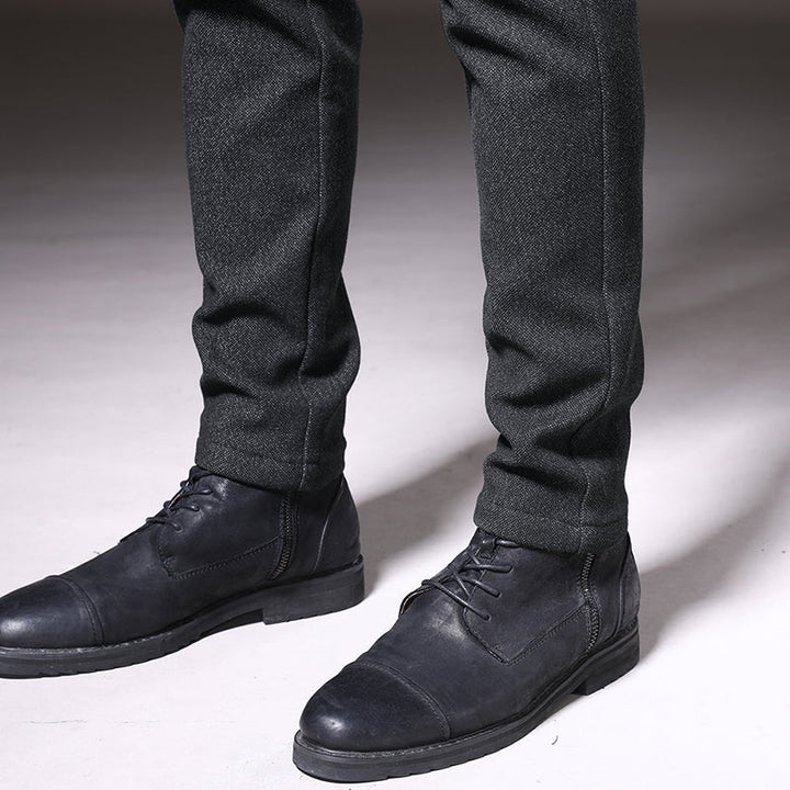 Pantaloni uomo eleganti slim fit, un classico moderno per lo stile maschile formale e informale.
