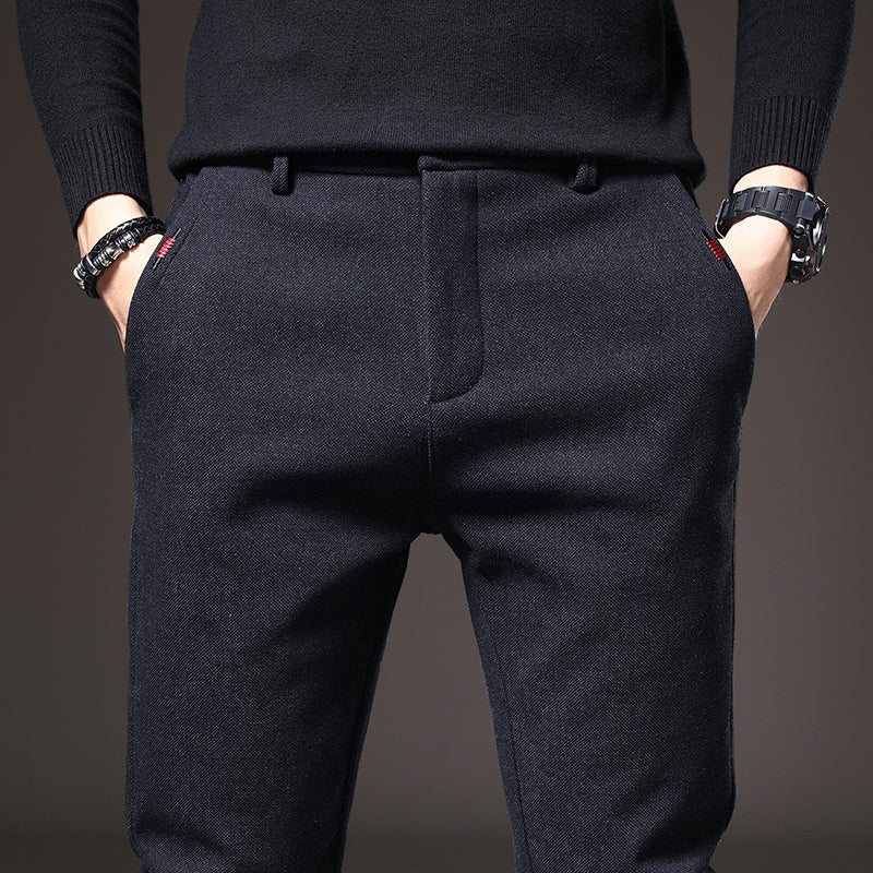 Pantaloni da uomo slim fit, sinonimo di eleganza e raffinatezza per ogni outfit, dall'ufficio alla sera.