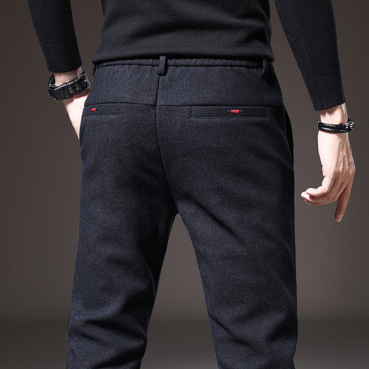 Pantaloni slim fit neri da uomo, perfetti per un outfit elegante, raffinato e sempre alla moda.