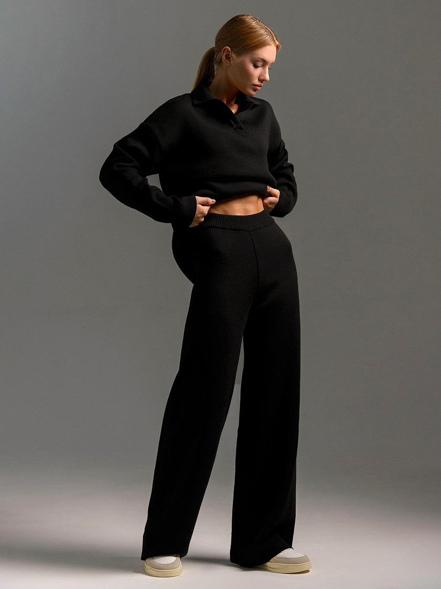 Moda casa: completo donna in maglia, maglione oversize e pantaloni ampi, stile confortevole e moderno.