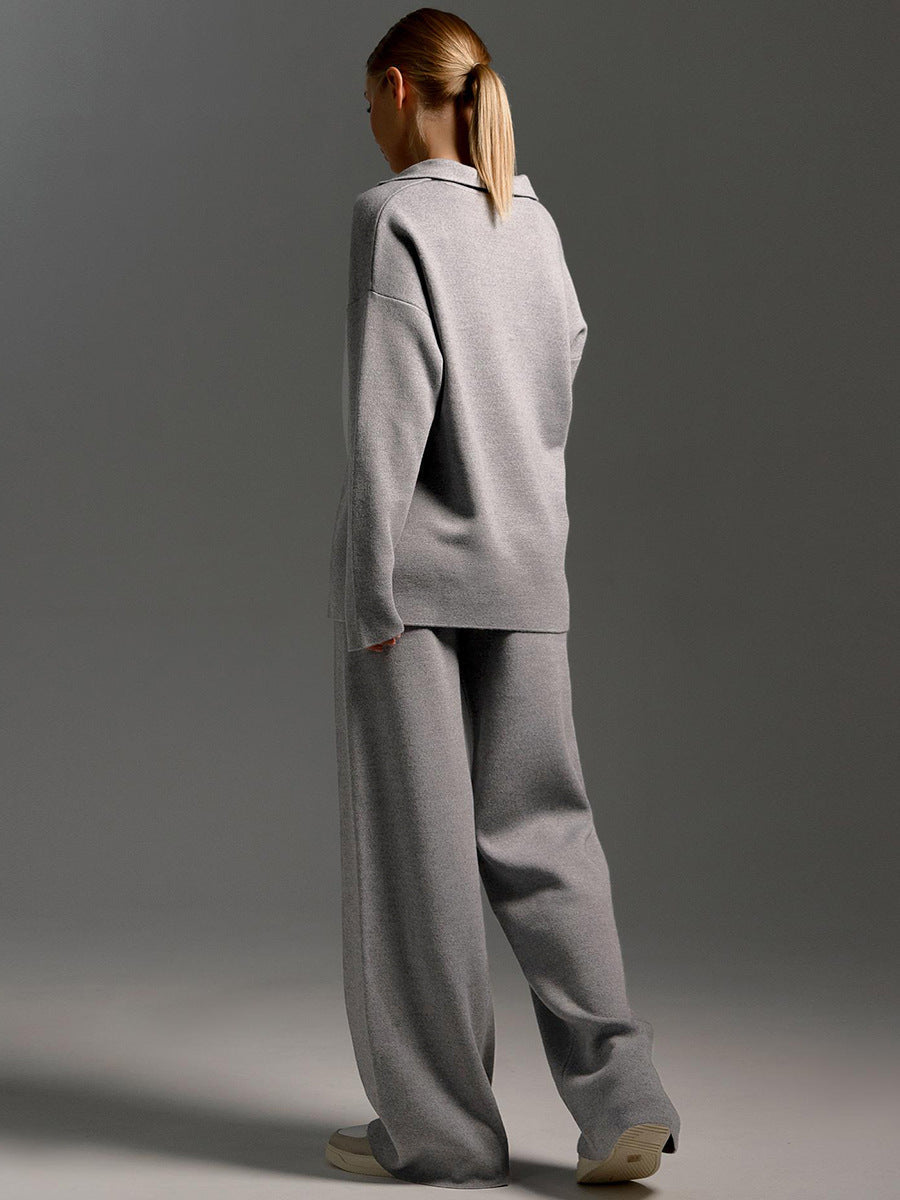 Completo donna in maglia con maglione oversize, pantaloni larghi ed elastico in vita, per massimo comfort.