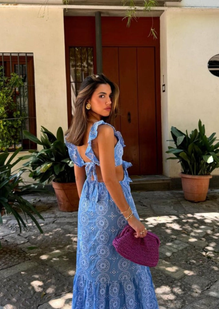 Maxi dress donna, ricamo dettagliato e schiena scoperta, ideale per eventi estivi all'aperto.