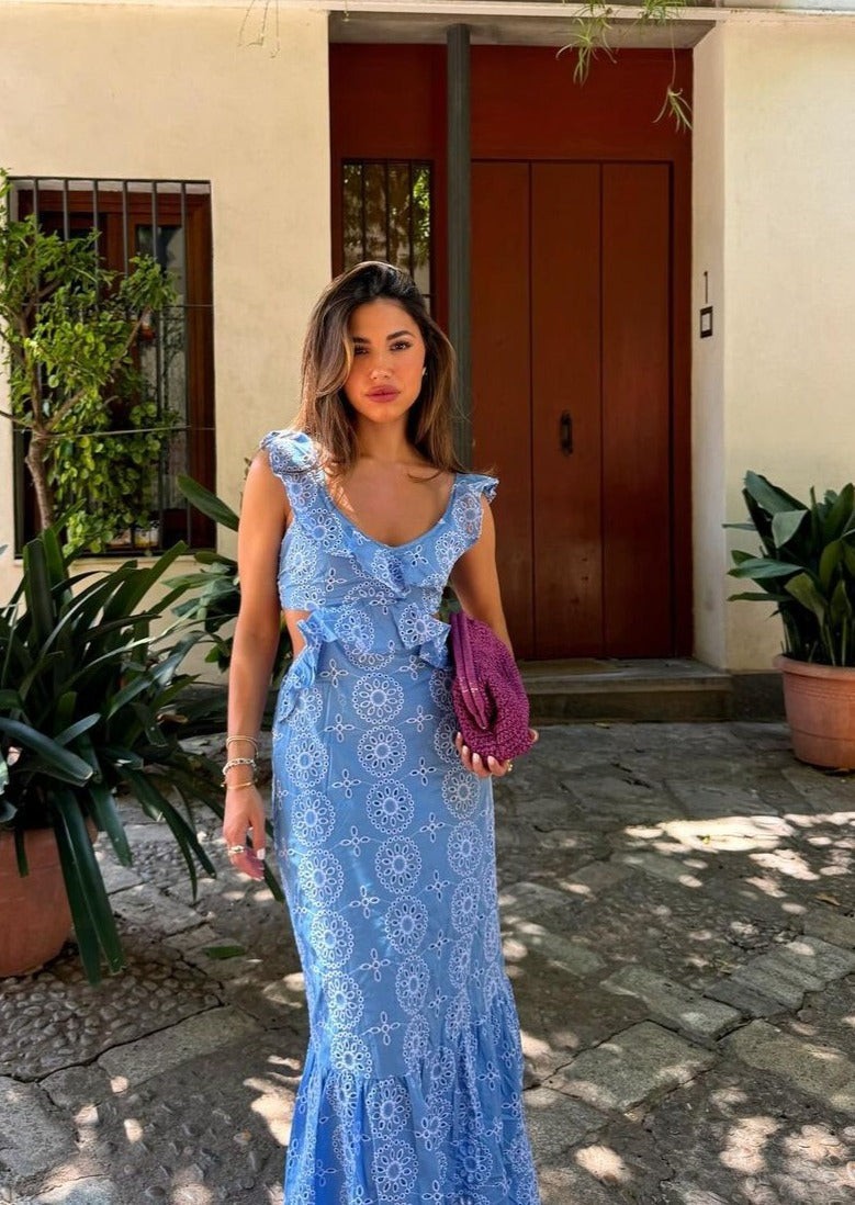 Vestito da donna estivo chic, schiena scoperta ricamata, stile bohémien e fluido.