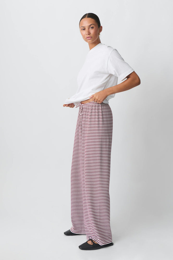 Pantaloni donna a righe casual ed eleganti, perfetti per il relax. Loungewear comodo con coulisse.