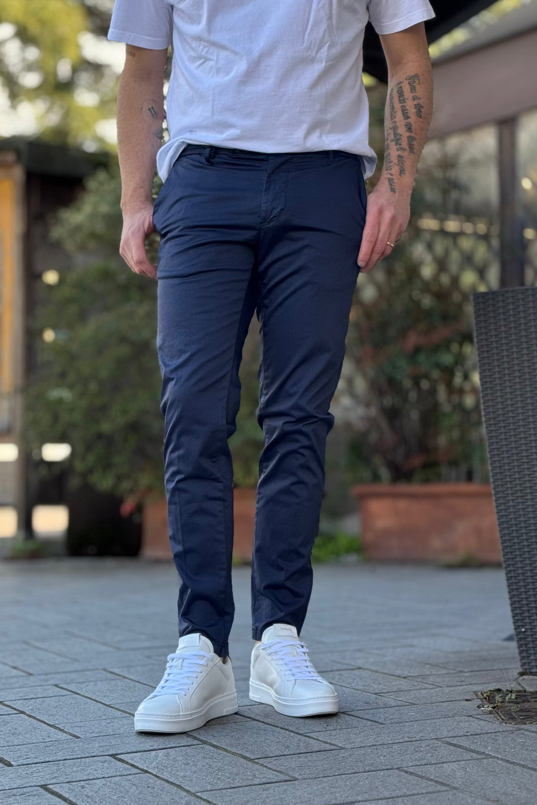 Pantalone uomo chino slim fit, look smart casual moderno ed elegante per ogni occasione.