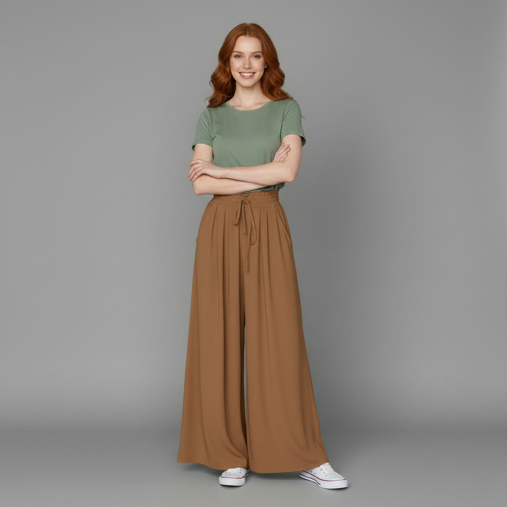 Pantaloni bianchi eleganti donna, vita alta e gamba larga, stile moda casual chic.