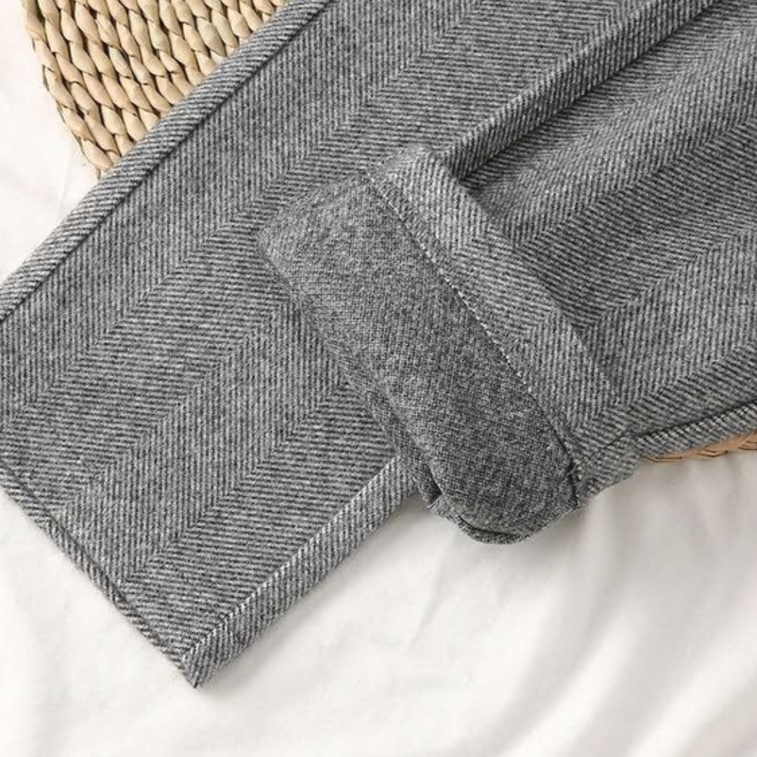 Pantaloni donna a vita alta con vestibilità dritta, perfetti per un look professionale comodo e alla moda.