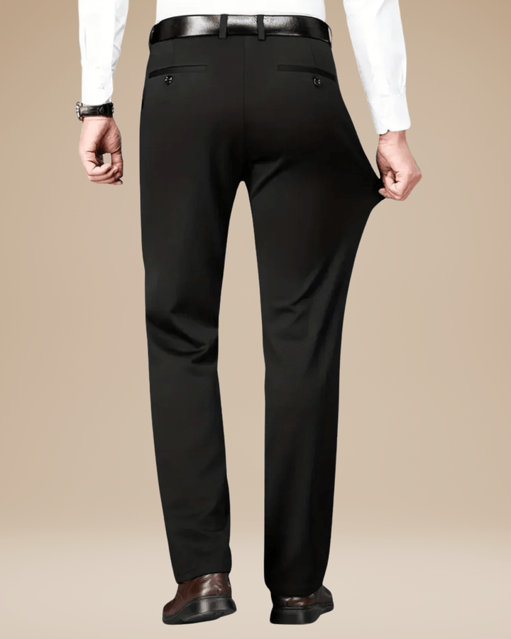 Pantaloni uomo grigi eleganti, ideali per ufficio o look casual chic. Abbigliamento versatile con comfort.
