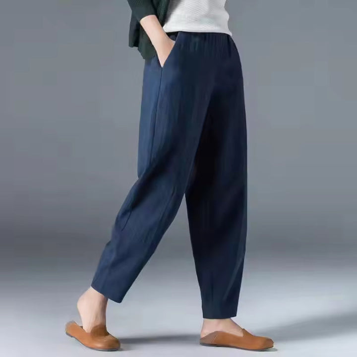 Pantaloni estivi donna leggeri con vita elasticizzata, perfetti per viaggi e moda casual confortevole.