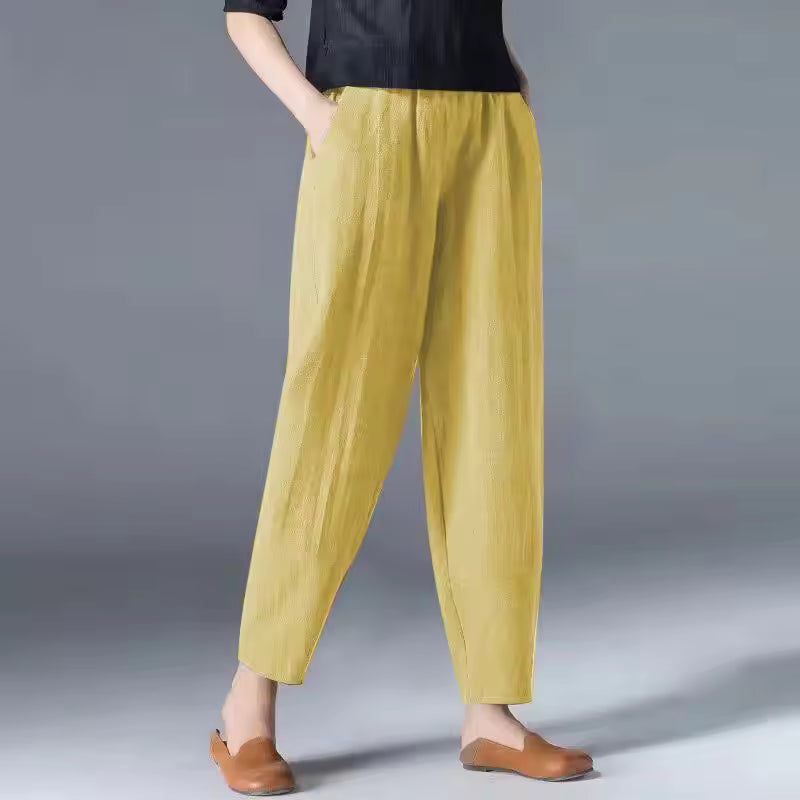Pantaloni donna estivi, tessuto leggero e traspirante, ideali per massimo comfort e relax quotidiano.
