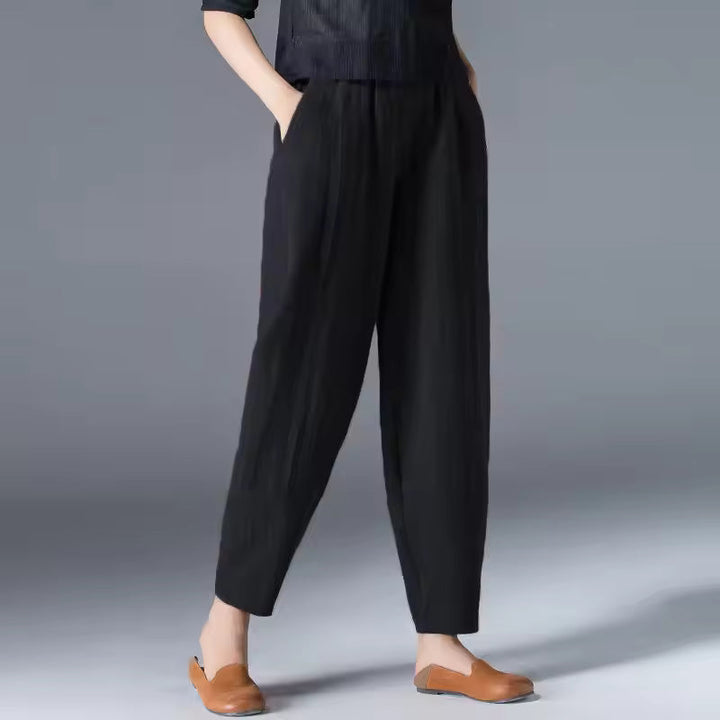 Pantaloni donna per viaggio, leggeri e comodi, con taglio affusolato per stile estivo senza sforzo.
