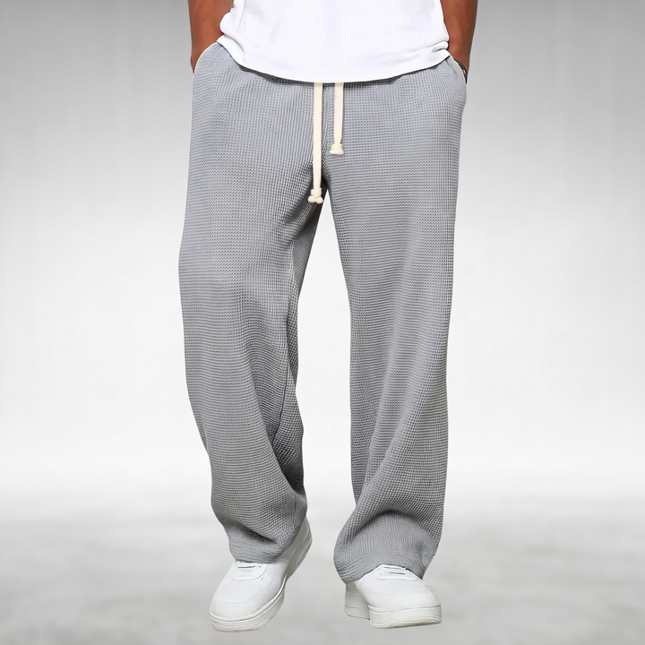 Pantaloni uomo comodi e dritti, con vita elastica, ideali per un abbigliamento casual e rilassato di qualità.
