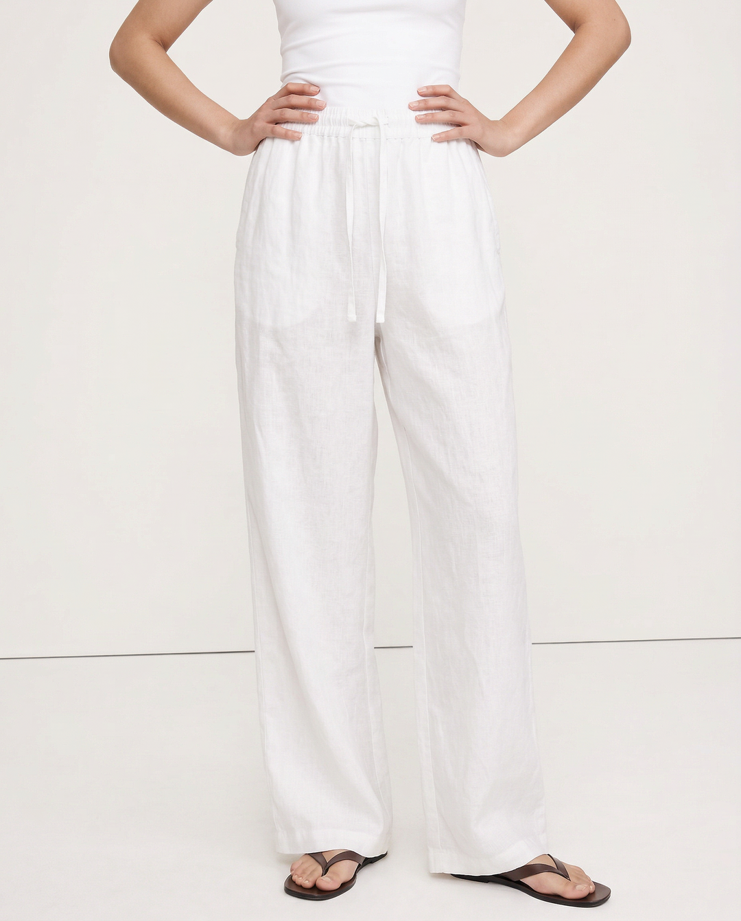 Comodi pantaloni donna con gamba larga e coulisse, perfetti per l'estate rilassante.