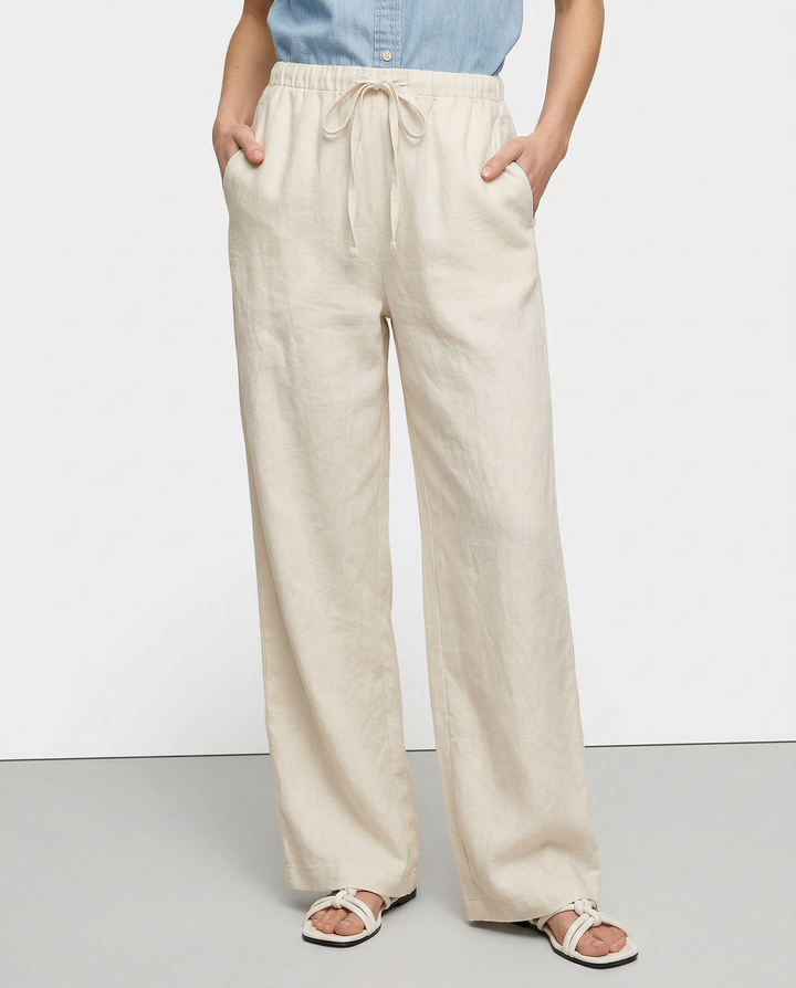 Abbigliamento estivo: pantaloni donna casual a gamba larga con vita elastica.
