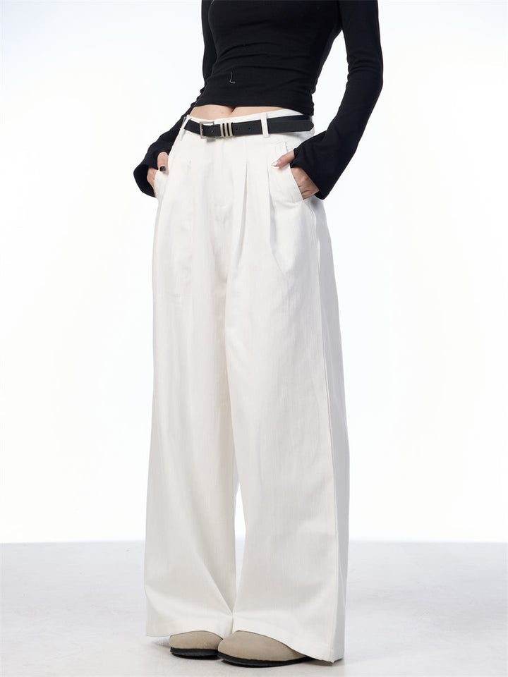 Pantaloni da donna a vita alta con pieghe, ideali per l'ufficio o un outfit elegante e professionale.