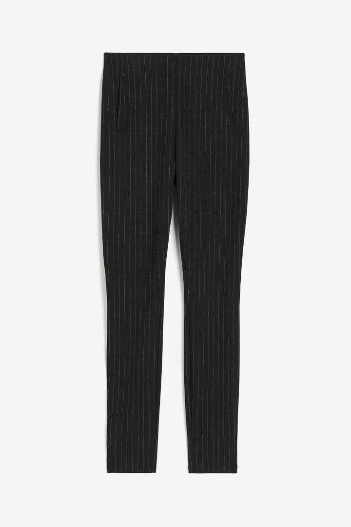 Pantaloni donna skinny a vita alta, vestibilità perfetta e righe. Comfort e moda femminile dietro.