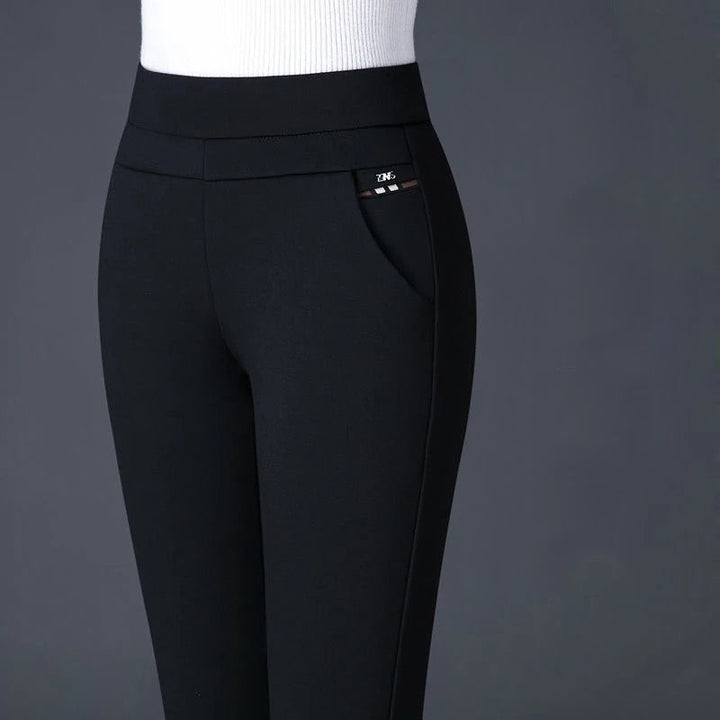 Pantaloni donna a vita alta skinny e a righe. Design moderno ed elasticizzato per un look elegante frontale.