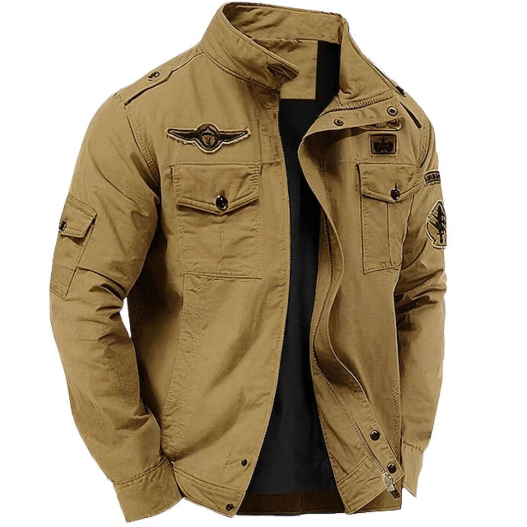 Giacca da uomo stile militare autunnale/primaverile, con tasche cargo e collo alto. Capo versatile e robusto.
