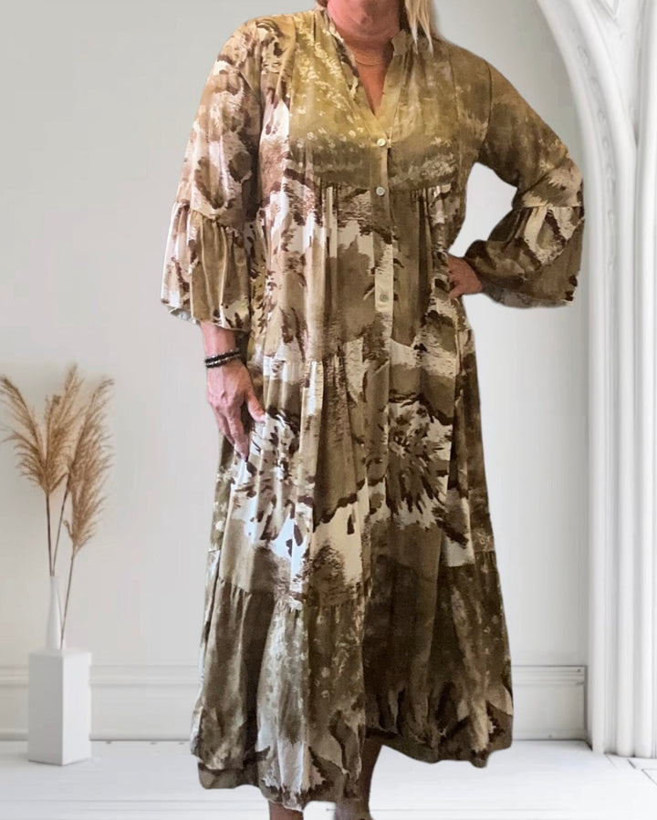 Abito lungo donna beige autunnale, vestito maxi ampio e fluido. Eleganza casual per la moda donna.