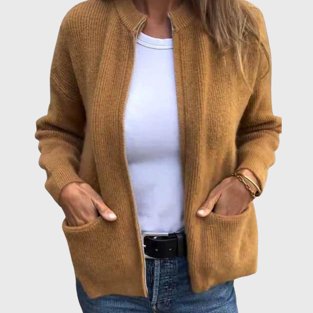Cardigan donna confortevole con zip frontale e pratico cappuccio, ideale per il look quotidiano.