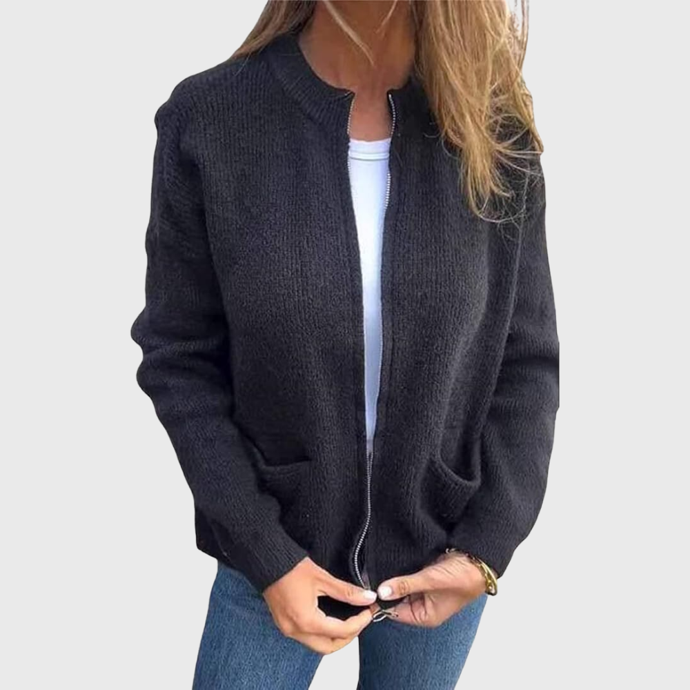 Cardigan donna con cappuccio, un capo spalla casual e versatile per la moda autunno/inverno.