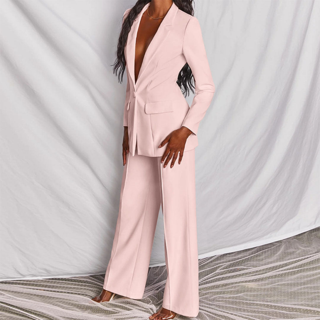 Blazer donna elegante e pantaloni coordinati per un completo formale e professionale da lavoro.