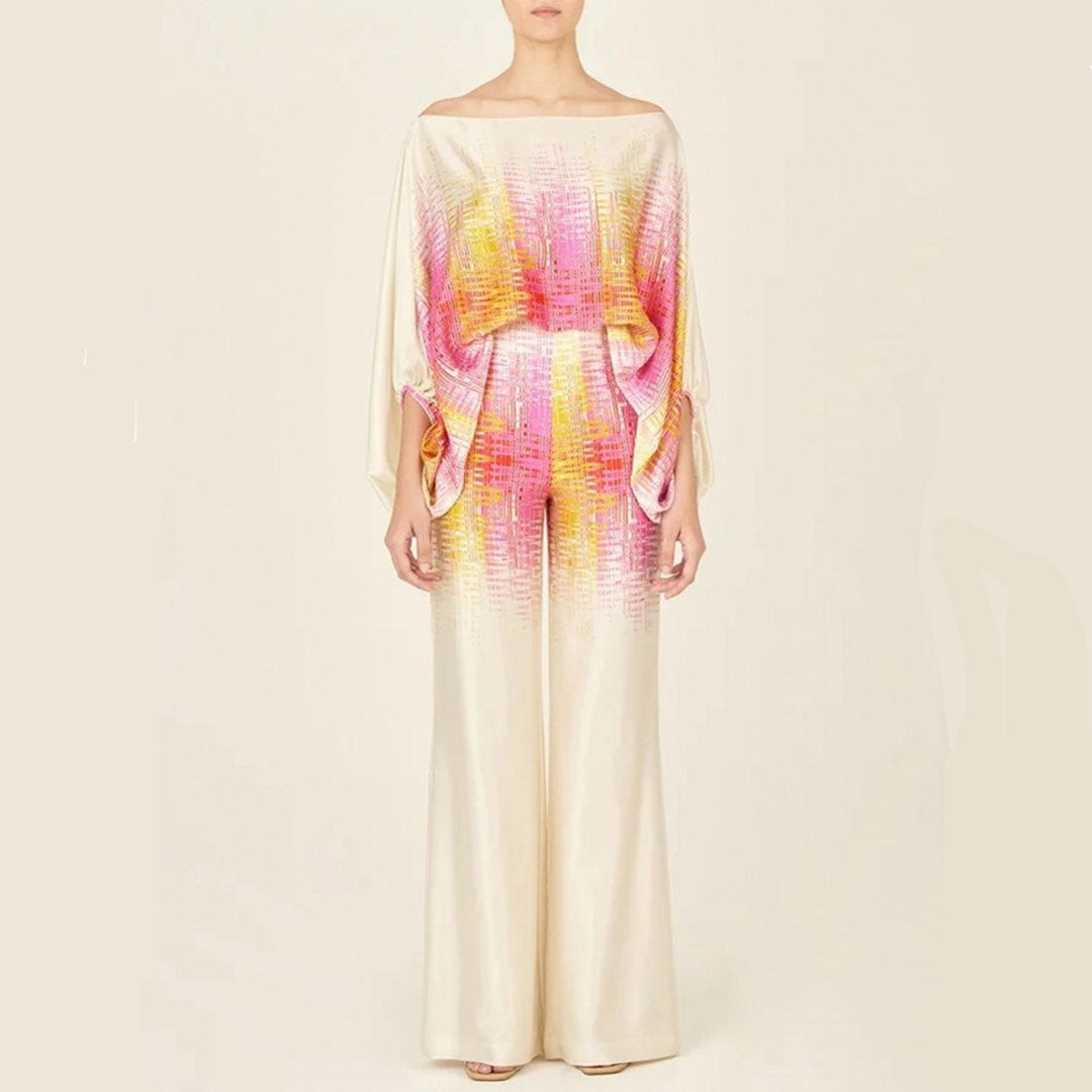 Outfit donna stampato due pezzi, design contemporaneo per uno stile elegante e comodo. Moda femminile.