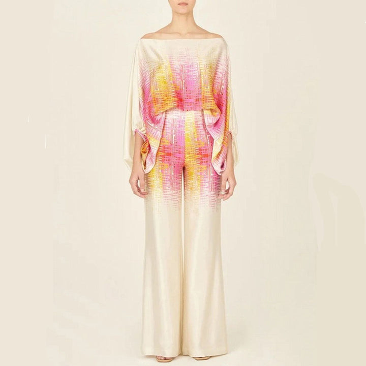 Outfit donna stampato due pezzi, design contemporaneo per uno stile elegante e comodo. Moda femminile.