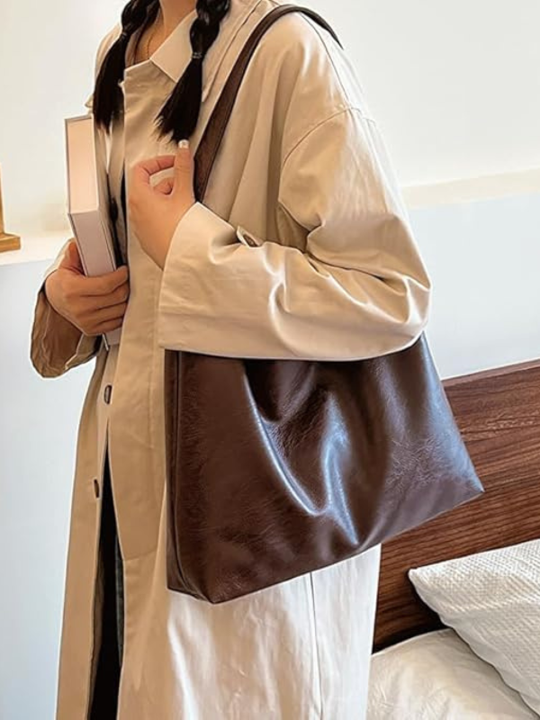 Chic e pratica: borsa a tracolla da donna in pelle, un accessorio versatile per l'organizzazione quotidiana.