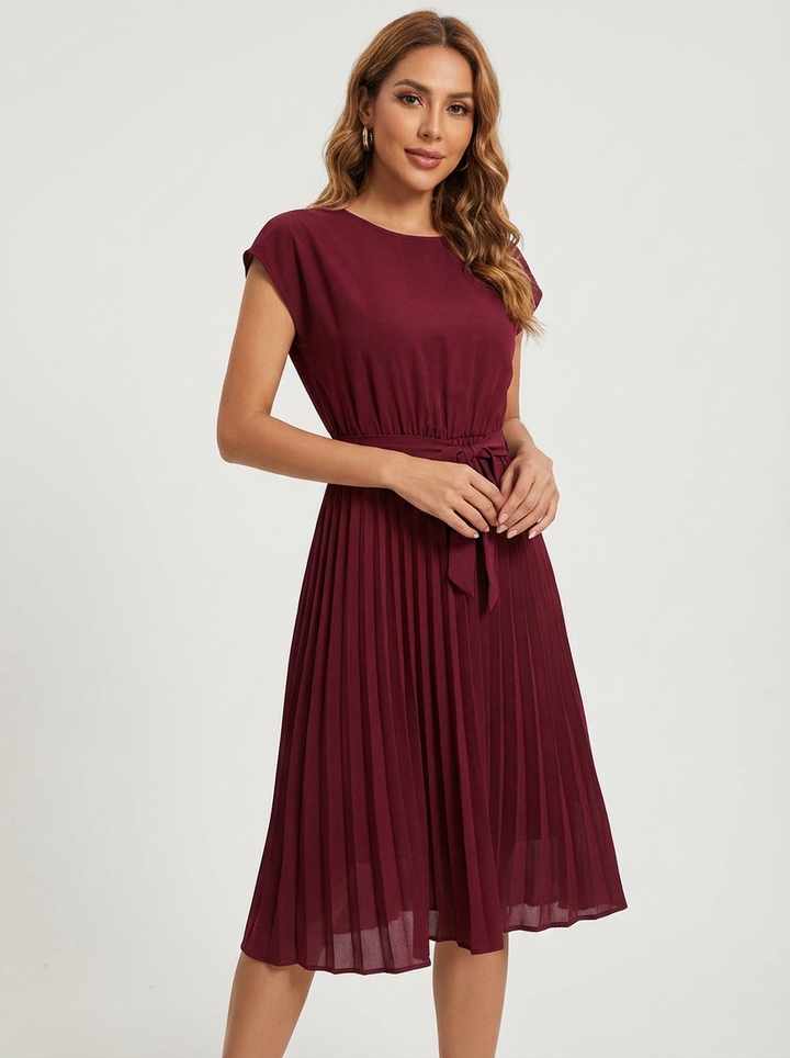 Elegante abito midi plissettato da donna con cintura, perfetto per un tocco di classe.