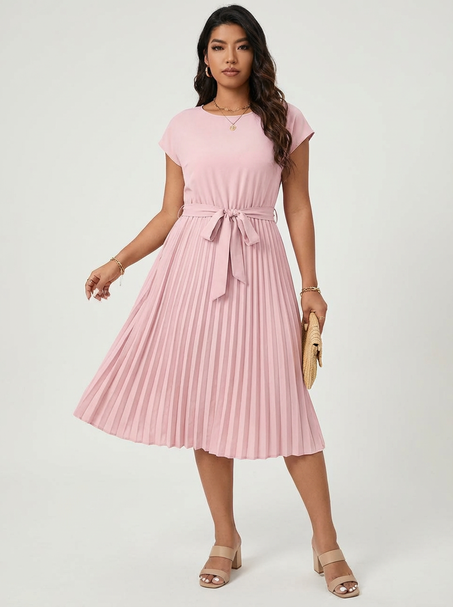 Abito da sera midi plissettato con cintura, ideale come vestito da cocktail per eventi speciali.