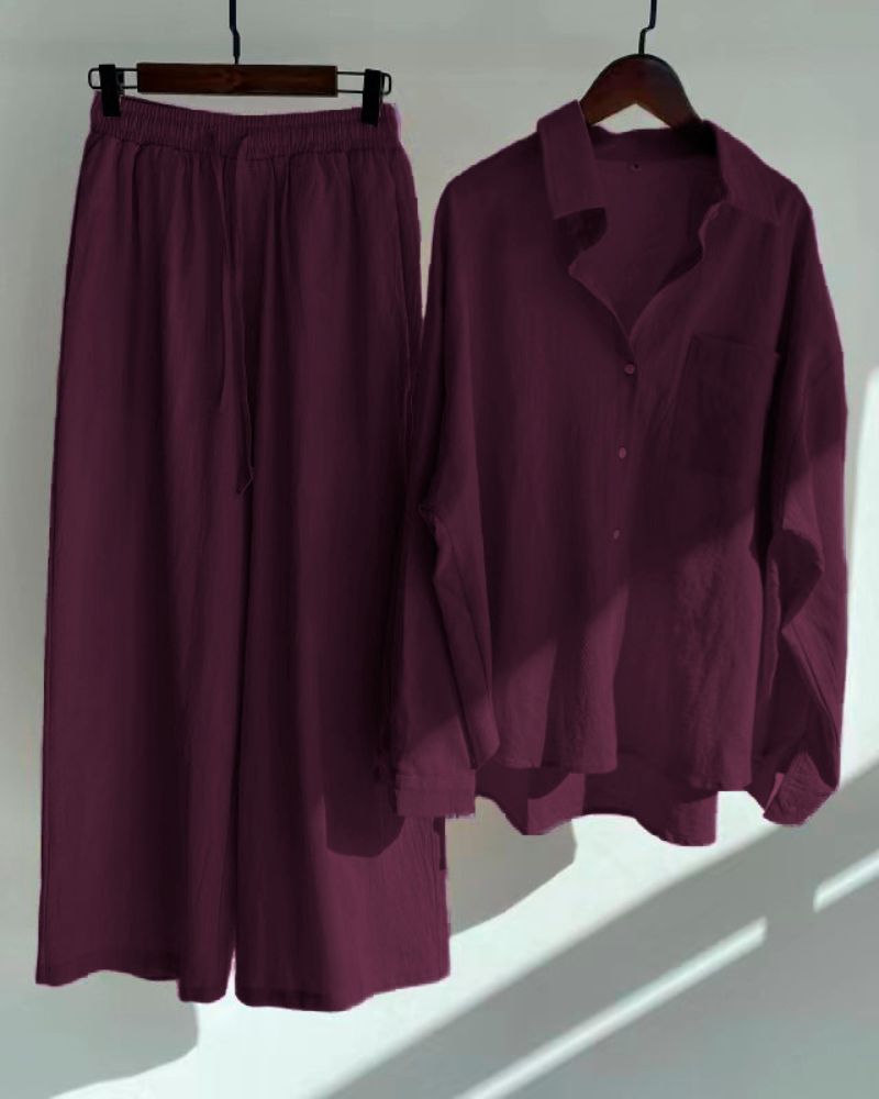 Completo coordinato donna elegante viola scuro: camicia e pantaloni a gamba larga. Loungewear casual chic per tutte le stagioni.