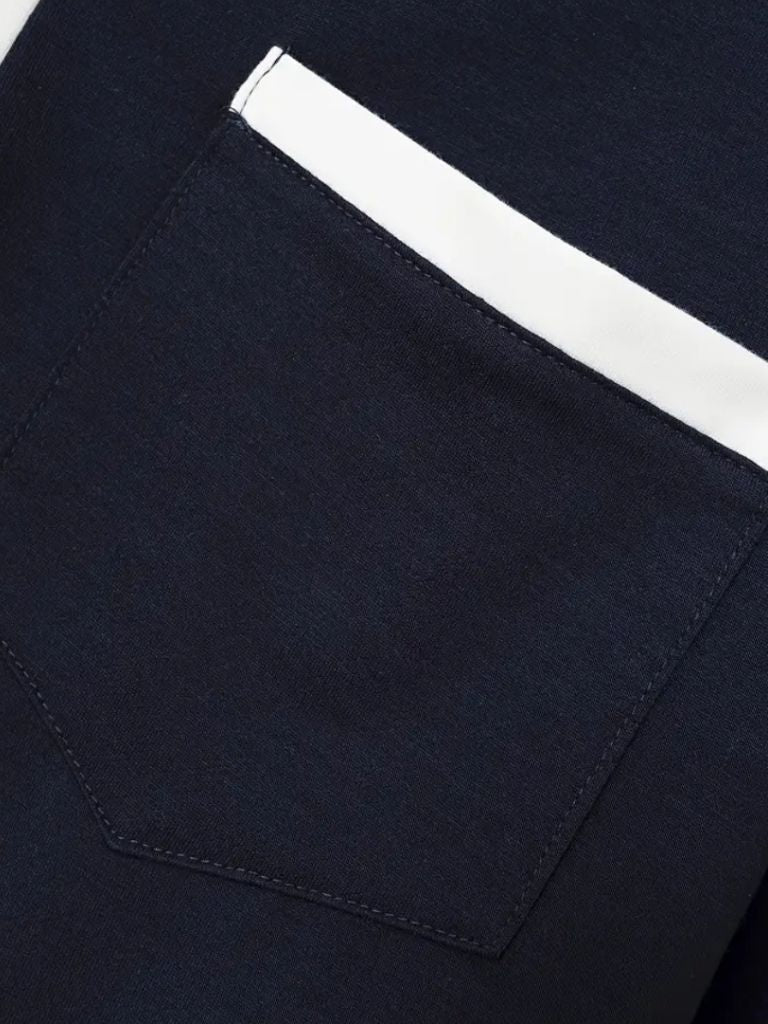 Polo elegante da uomo, dettagli colletto a contrasto, per outfit versatili e di classe in stile classico.