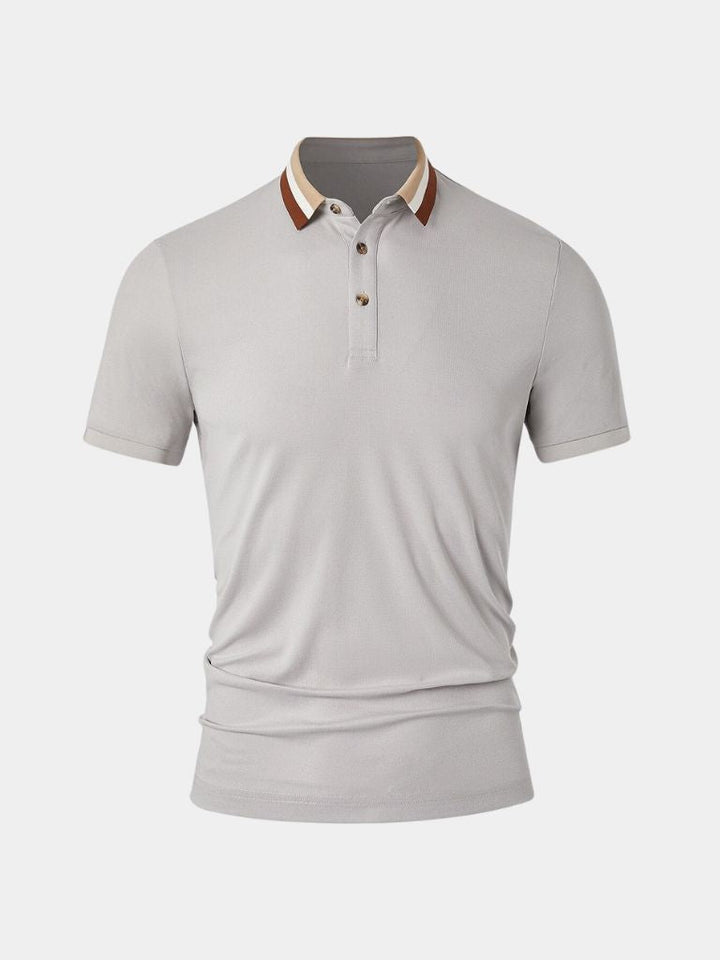 Polo elegante uomo, stile smart casual. Ideale per moda maschile estiva con colletto a contrasto.